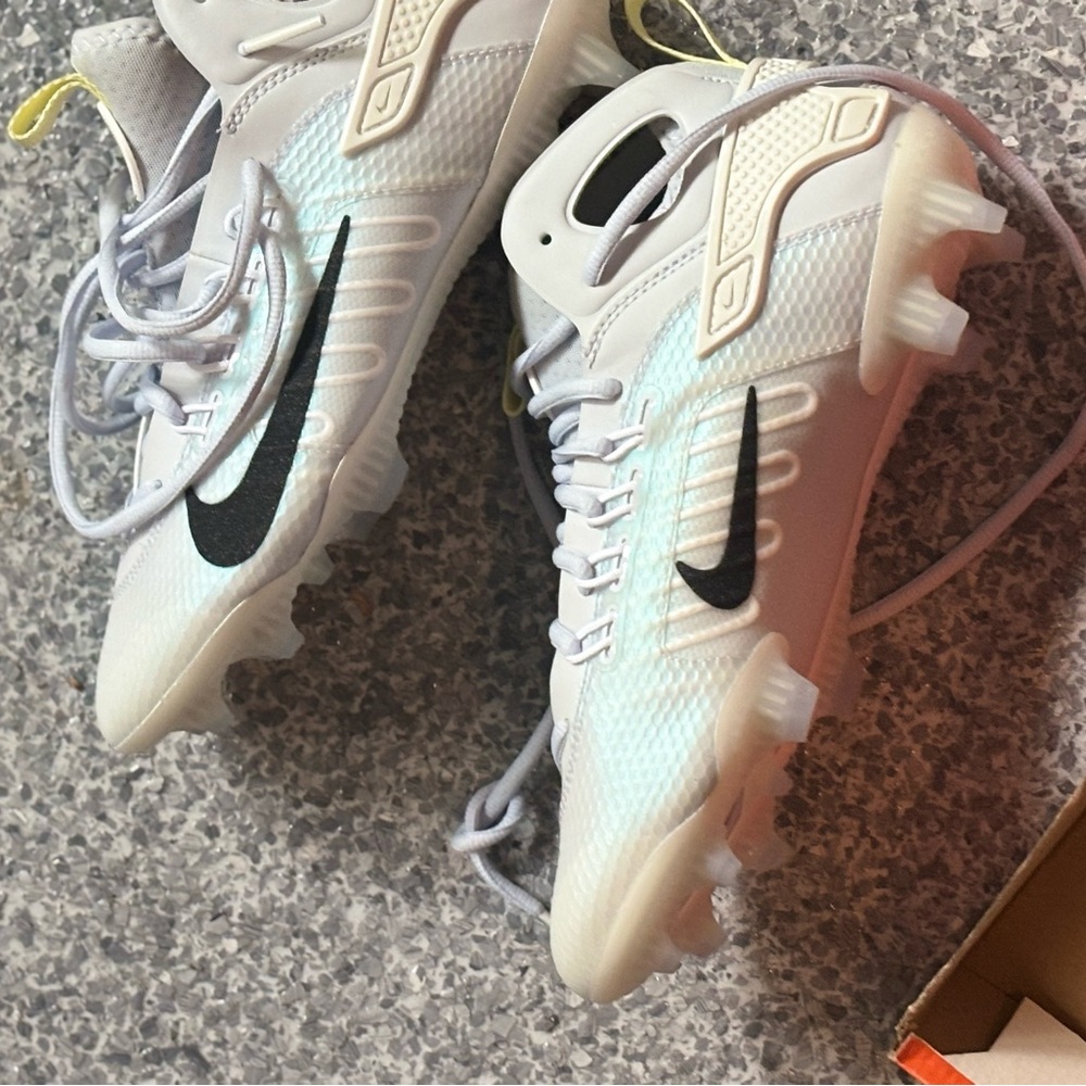 Mens Hurache 9 Elite Mid LAX SE White and Black Nike Cleats